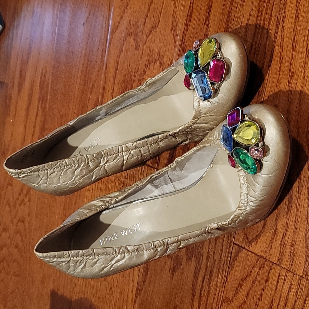 Nine West jewel matte gold foot hugger pump